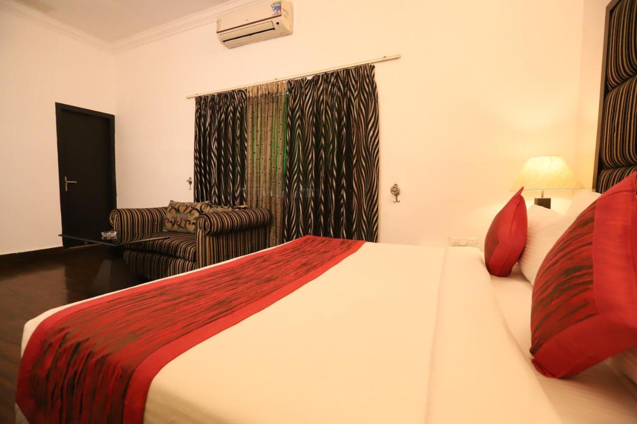 Hotel Capitol Hills - Greater Kailash Delhi Nuova Delhi Esterno foto