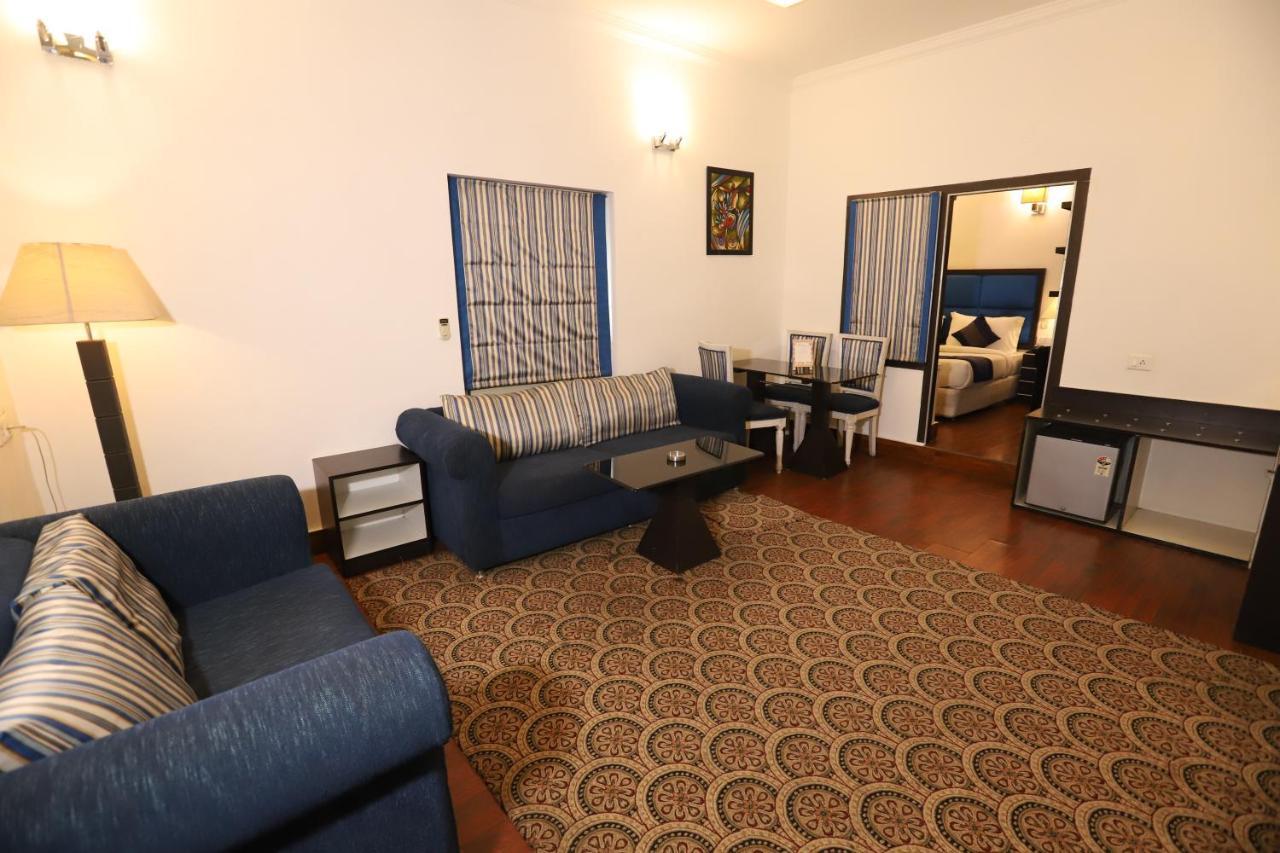 Hotel Capitol Hills - Greater Kailash Delhi Nuova Delhi Esterno foto