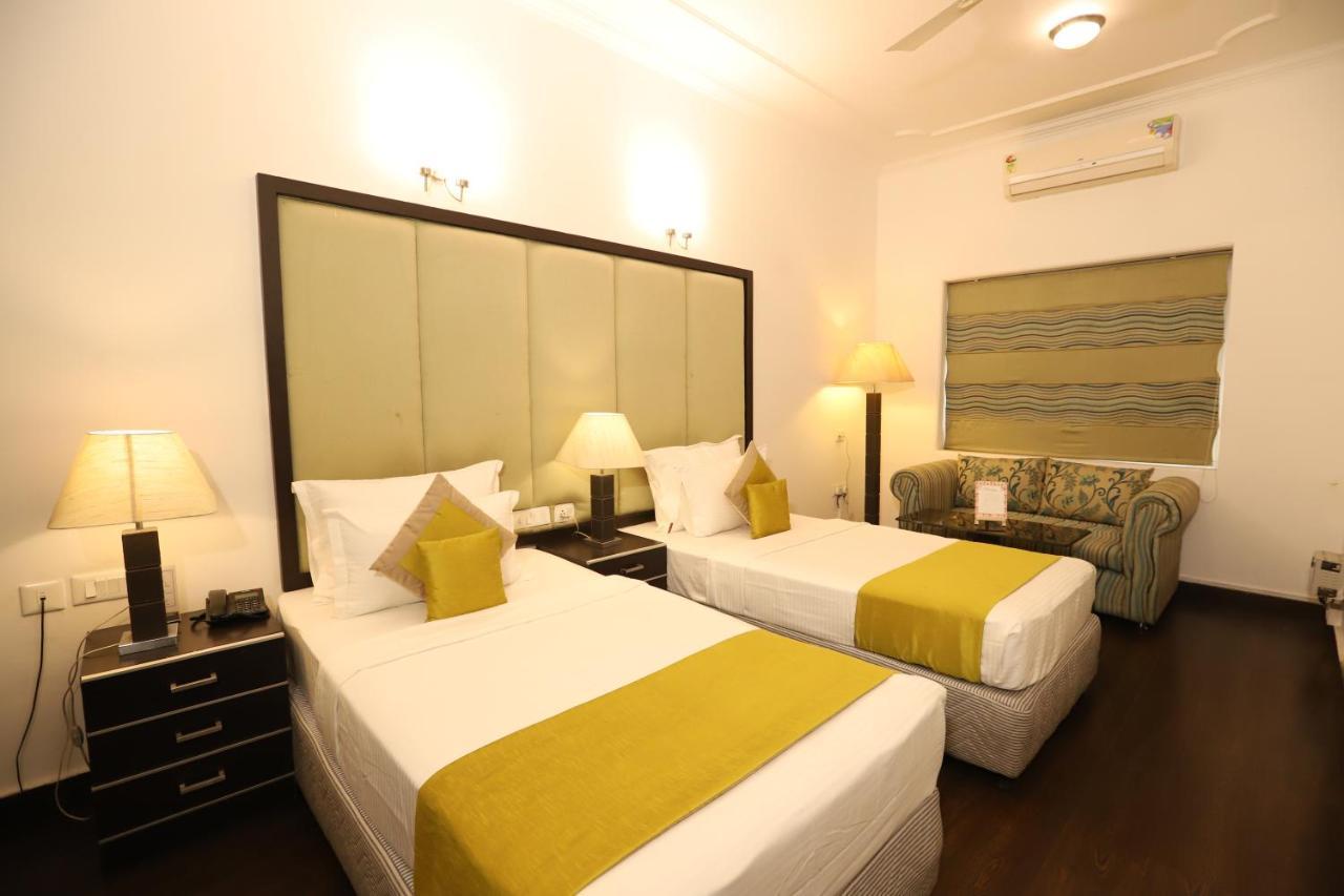 Hotel Capitol Hills - Greater Kailash Delhi Nuova Delhi Esterno foto