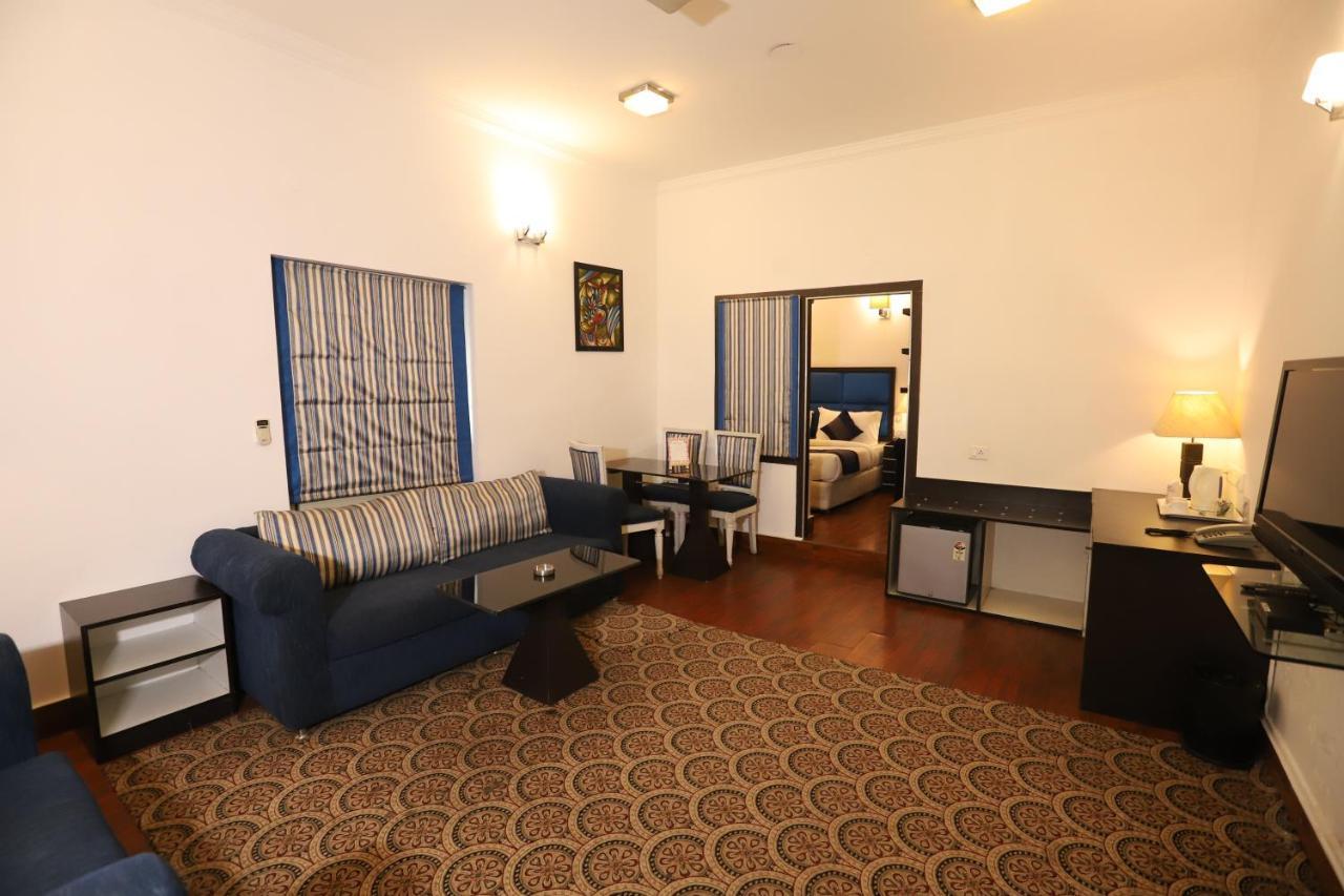 Hotel Capitol Hills - Greater Kailash Delhi Nuova Delhi Esterno foto