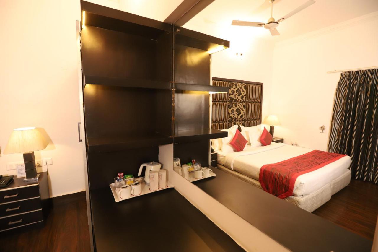 Hotel Capitol Hills - Greater Kailash Delhi Nuova Delhi Esterno foto