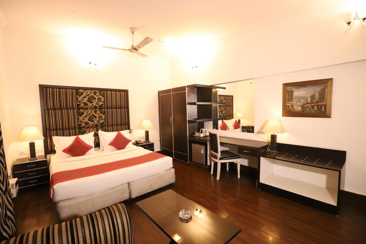 Hotel Capitol Hills - Greater Kailash Delhi Nuova Delhi Esterno foto