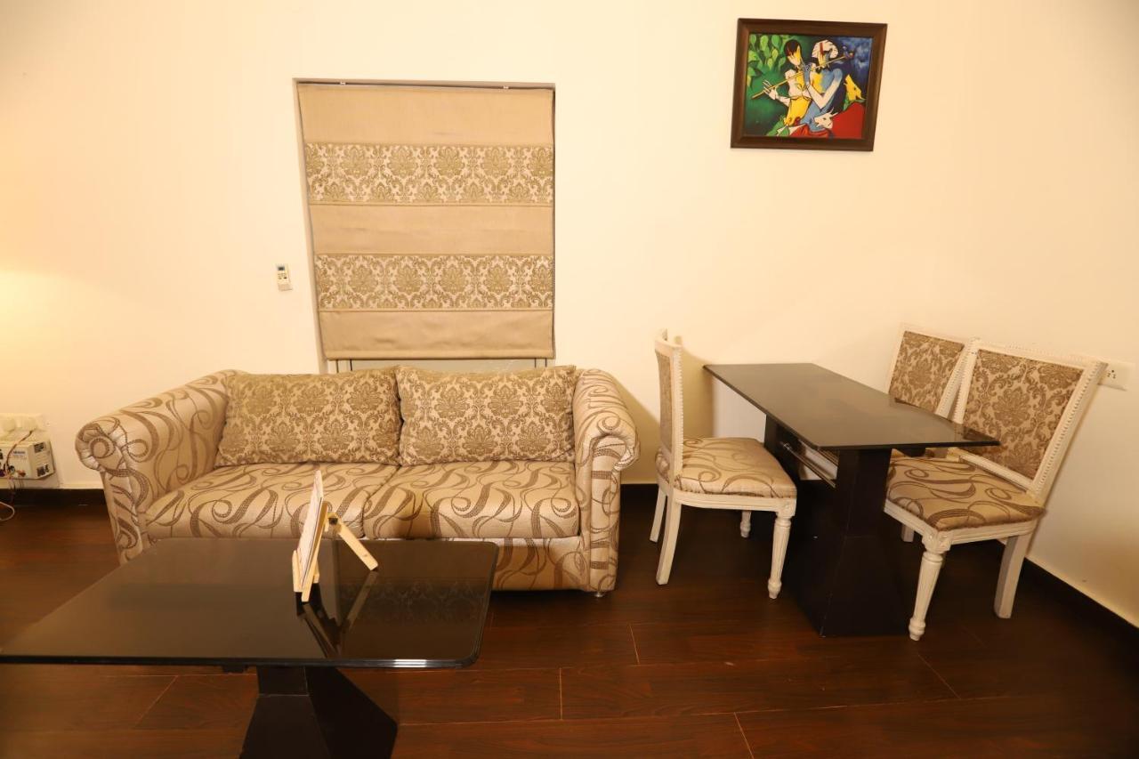 Hotel Capitol Hills - Greater Kailash Delhi Nuova Delhi Esterno foto