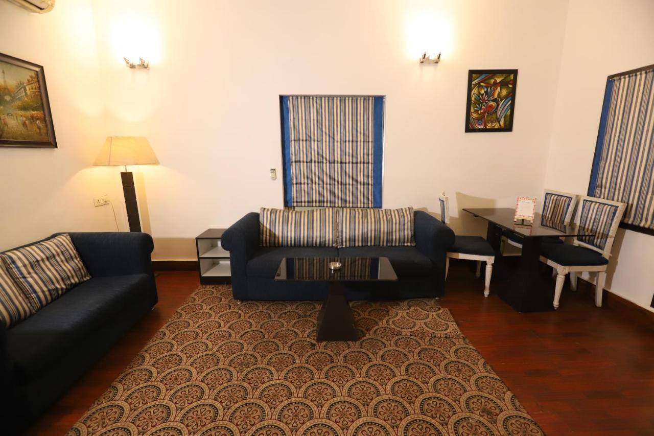 Hotel Capitol Hills - Greater Kailash Delhi Nuova Delhi Esterno foto
