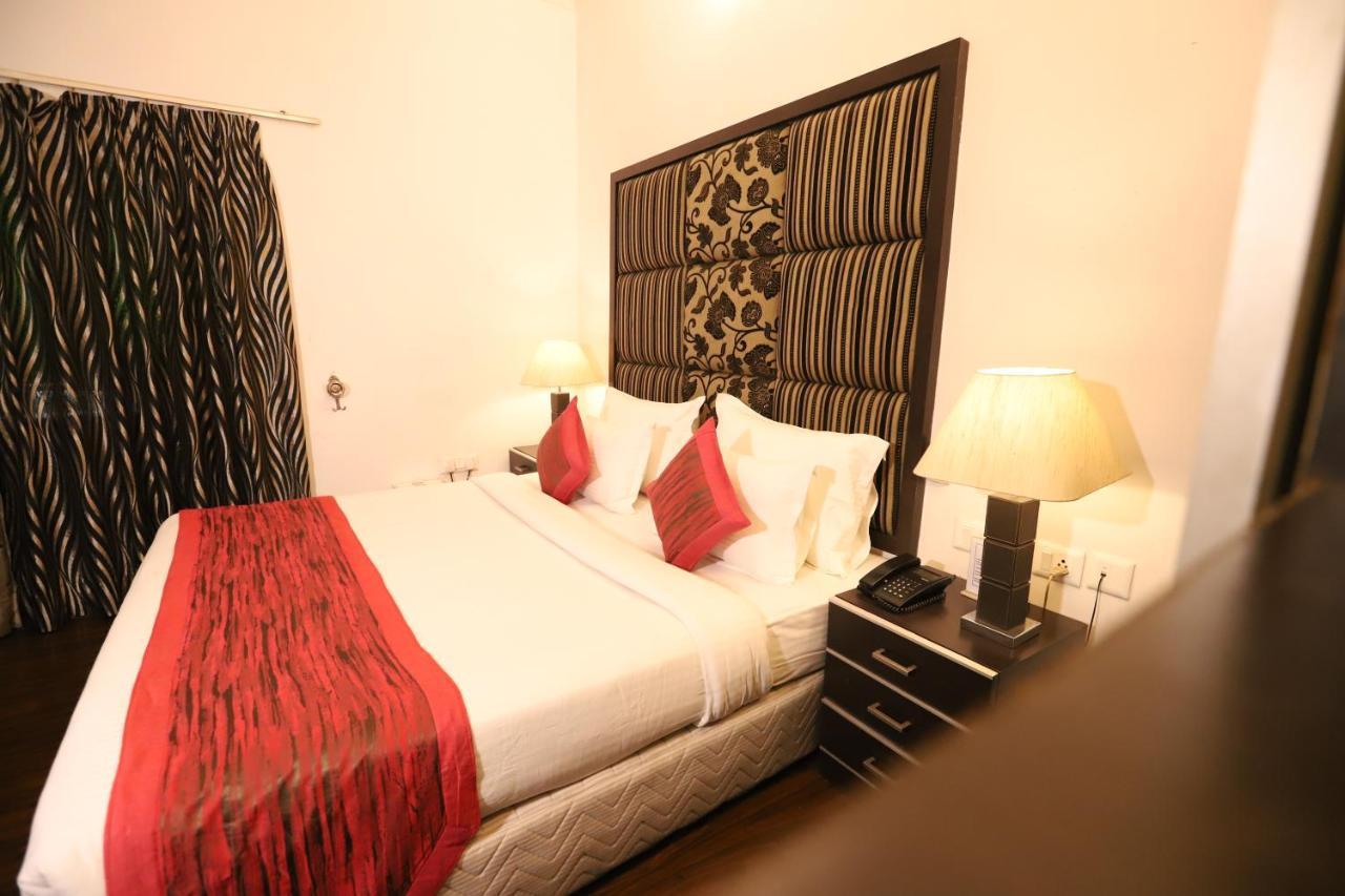 Hotel Capitol Hills - Greater Kailash Delhi Nuova Delhi Esterno foto