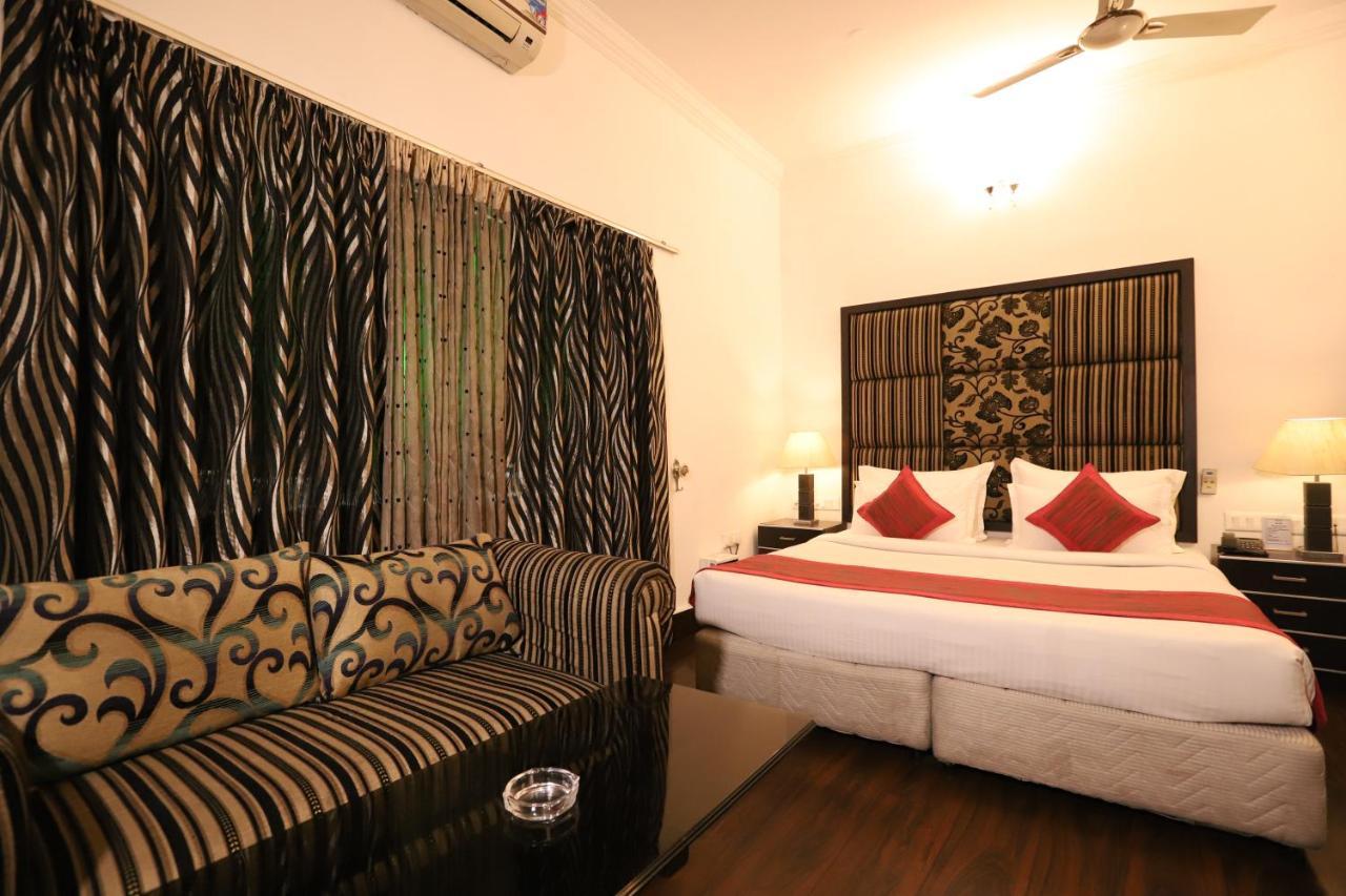 Hotel Capitol Hills - Greater Kailash Delhi Nuova Delhi Esterno foto