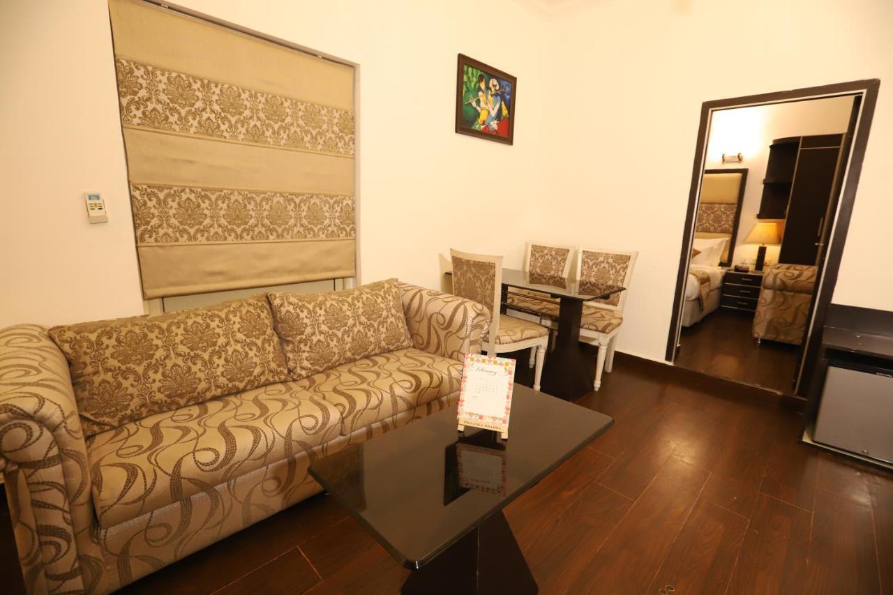 Hotel Capitol Hills - Greater Kailash Delhi Nuova Delhi Esterno foto