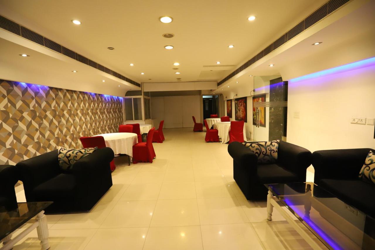 Hotel Capitol Hills - Greater Kailash Delhi Nuova Delhi Esterno foto